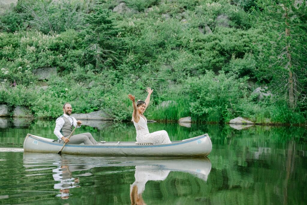 Bride and Groom in canoe on pond at White Wolf Tahoe editorial relaxed captured by Annie X photographie