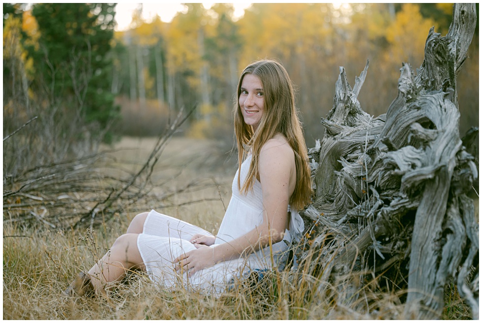 Glowy golden hour Tahoe senior portrait in an alpine emadow captured bu Tahoe senior photographer annie X photographie