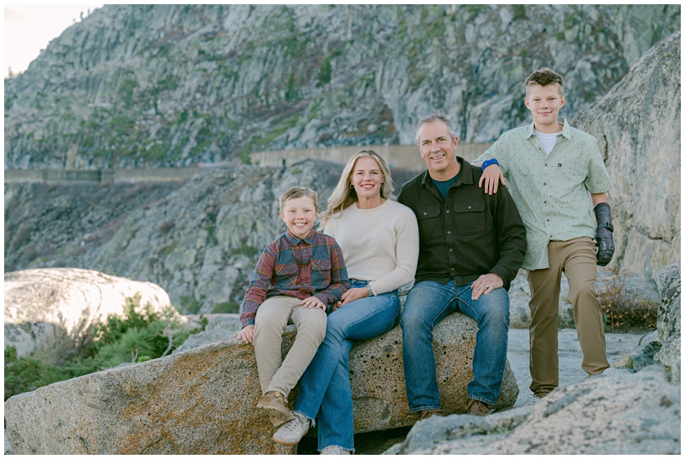 Donner Summit family session sitting on granite rocks photographed by Truckee family photographer Annie X Photographie